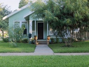 103 6th St in Sugar Land, TX - Building Photo - Building Photo