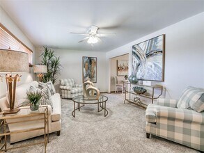 5709 NW 64th St in Warr Acres, OK - Building Photo - Building Photo