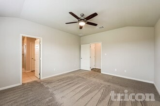 5919 Noah Pl in Saint Hedwig, TX - Foto de edificio - Building Photo