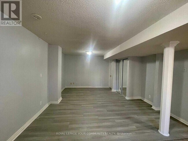 12 Blake Ct in Ajax, ON - Building Photo - Building Photo