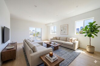 1954 Purdue Ave in Los Angeles, CA - Foto de edificio - Building Photo