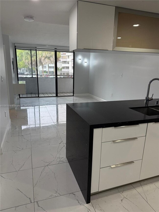 8365 SW 152nd Ave in Miami, FL - Foto de edificio - Building Photo