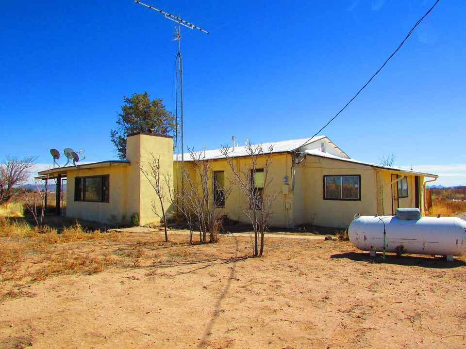 1520 Florida St SW in Deming, NM - Foto de edificio