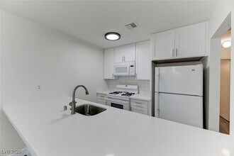 4649 Vía Torino in Las Vegas, NV - Building Photo - Building Photo