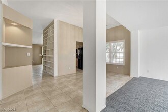 5513 Lochmor Ave in Las Vegas, NV - Building Photo - Building Photo