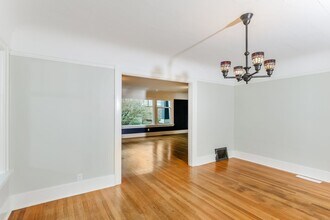 7048 17th Ave NE in Seattle, WA - Building Photo - Building Photo