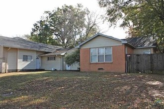 802 W 2nd St in Tyler, TX - Building Photo - Building Photo