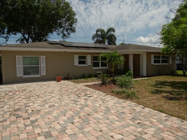 1805 Greenhill Dr in Clearwater, FL - Building Photo - Building Photo
