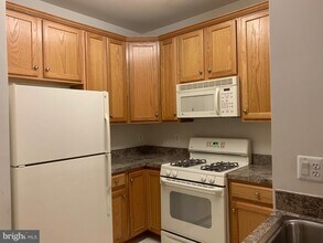 3830 Lightfoot St-Unit -135 in Chantilly, VA - Building Photo - Building Photo