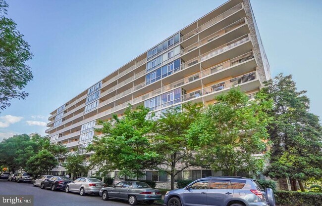 730 24th St NW in Washington, DC - Foto de edificio - Building Photo