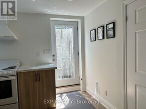 1596 Maple Ridge Dr in Mississauga, ON - Building Photo - Building Photo