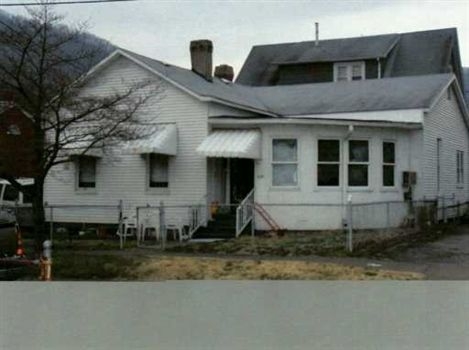 506 Ferry St in Montgomery, WV - Foto de edificio - Building Photo