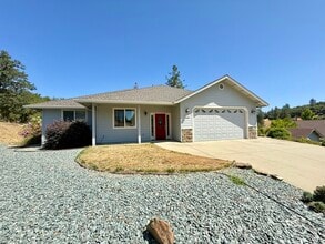 1580 Kilham Ct in Jackson, CA - Building Photo - Building Photo
