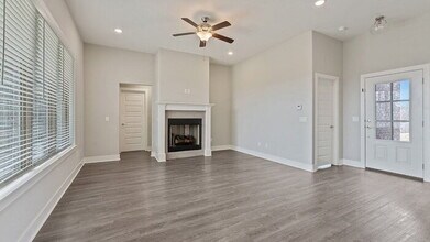 6051 W Mecklin St in Fayetteville, AR - Building Photo - Building Photo
