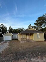 129 Daisy Ln in Defuniak Springs, FL - Building Photo