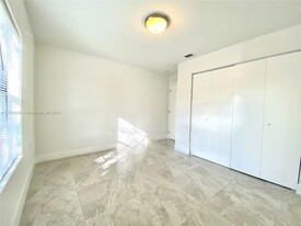 605 NW 3rd Ave in Hallandale Beach, FL - Building Photo - Building Photo