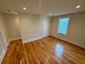 41 Gaston Ave, Unit Apartment B in Raritan, NJ - Building Photo - Building Photo