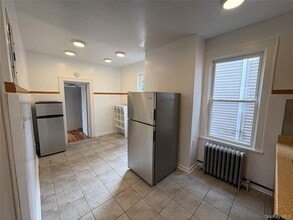128 Park Hill Ave in Yonkers, NY - Building Photo - Building Photo