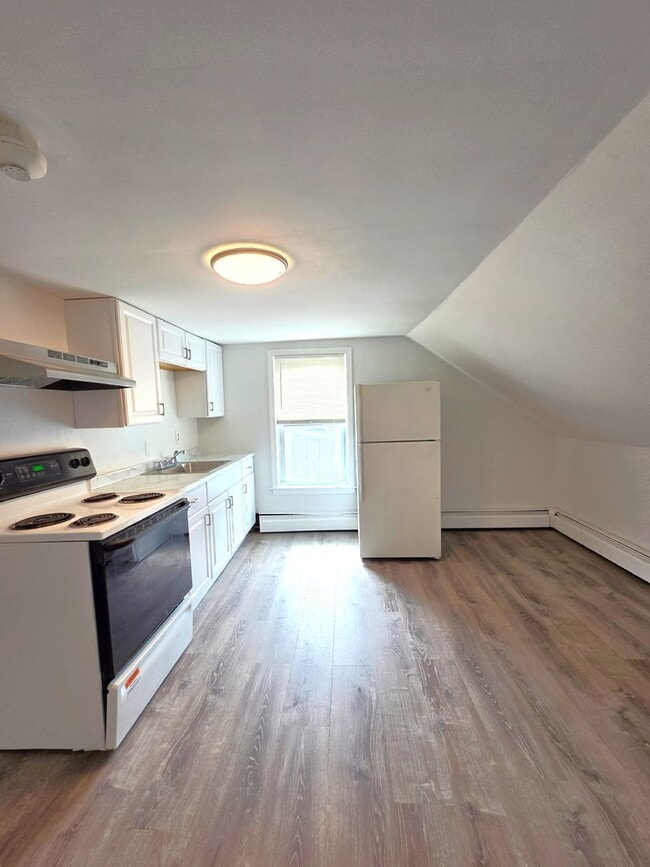 22 Johnson St, Unit 3F in Pawtucket, RI - Building Photo - Building Photo