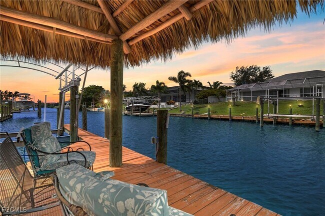 1023 SE 15th St in Cape Coral, FL - Building Photo - Building Photo