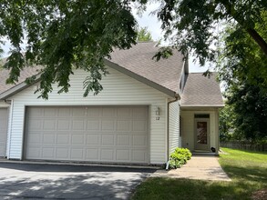 2807 Lakeshore Dr, Unit 2805 LakeshoreDr.#11 in La crosse, WI - Foto de edificio - Building Photo