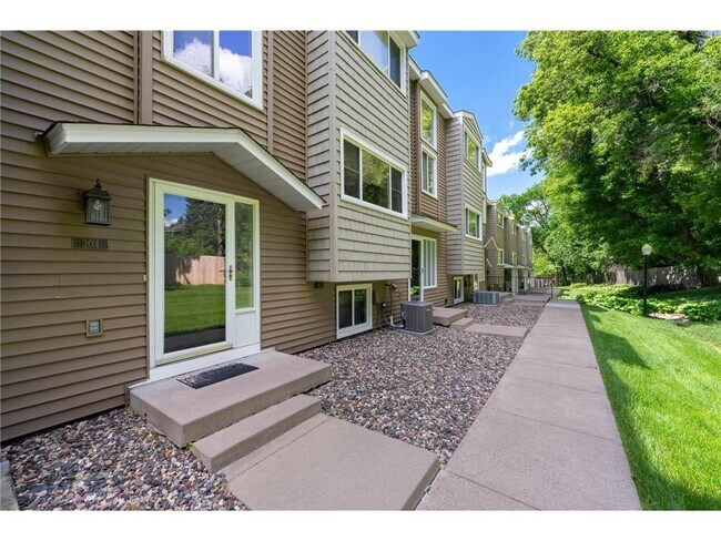 property at 304 Pondridge Cir