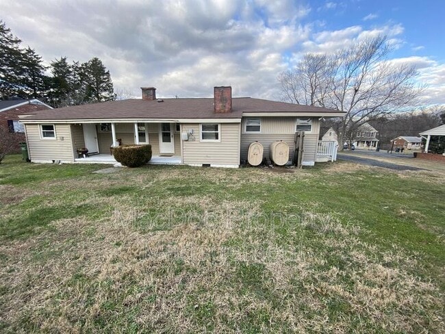 1012 Julian Dr in Fredericksburg, VA - Building Photo - Building Photo