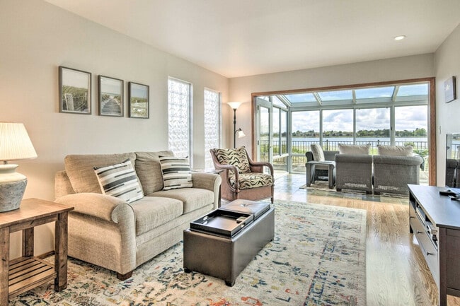 property at 2606 Bayview Dr