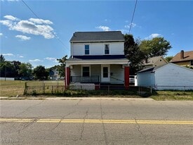 323 Belden Ave NE in Canton, OH - Building Photo