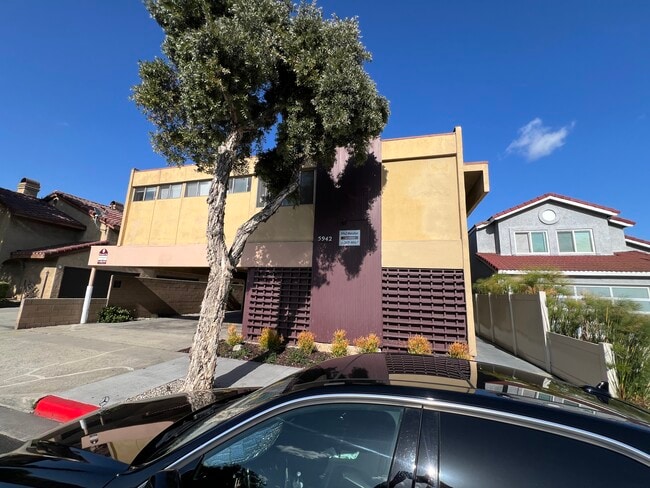 5942 Malabar St, Unit E in Huntington Park, CA - Foto de edificio - Building Photo