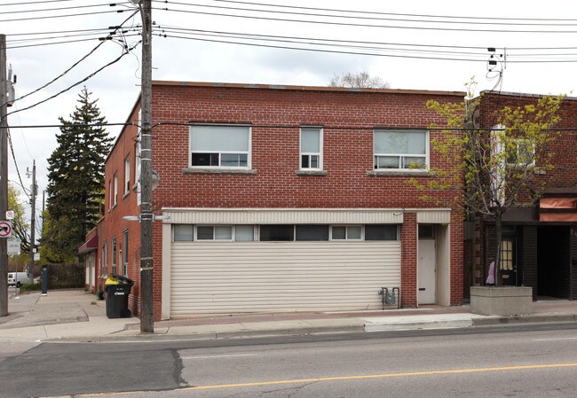 2402 Dufferin St in Toronto, ON - Building Photo - Building Photo