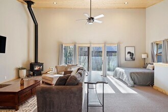 15120 Yellow Pine Lp in Bend, OR - Building Photo - Building Photo