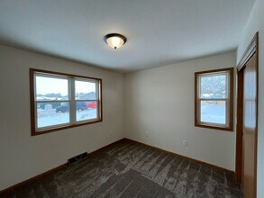 1038-1040 Fir Ct in Janesville, WI - Building Photo - Building Photo