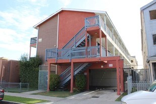 1126 Raymond Ave in Long Beach, CA - Building Photo