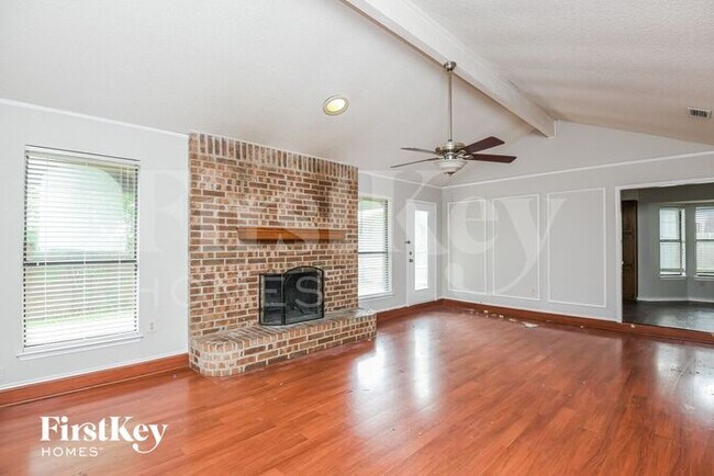 3915 Wrentham Dr in Arlington, TX - Foto de edificio - Building Photo