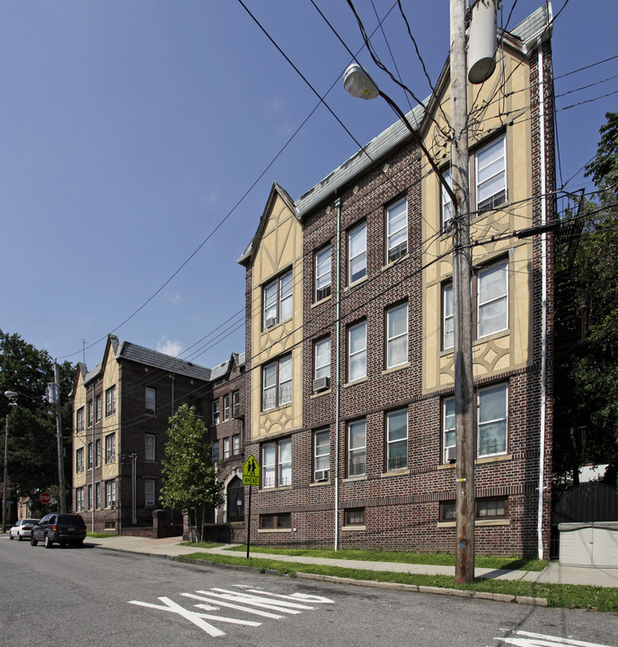 Heberton Apartments in Staten Island, NY - Building Photo