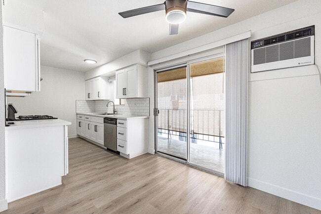 11926 Bellflower Blvd in Downey, CA - Building Photo - Interior Photo