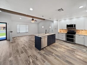 1601 Cordoba Ln in Hobbs, NM - Building Photo - Building Photo