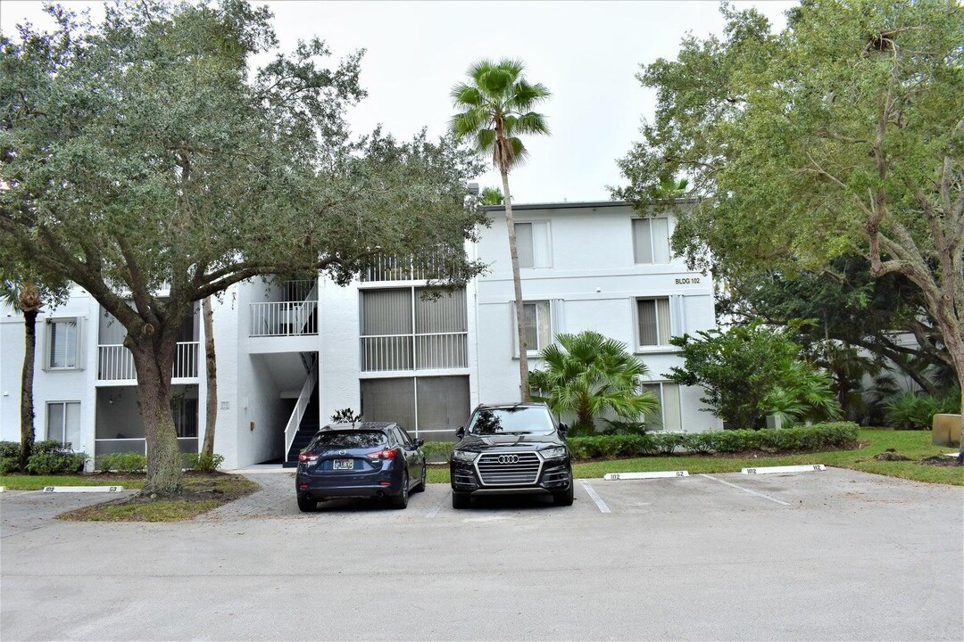 2502 SE Anchorage Cove in Port St. Lucie, FL - Building Photo