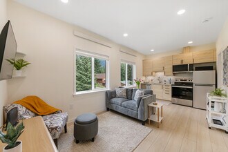 1119 Slim Williams Way in Juneau, AK - Building Photo - Building Photo