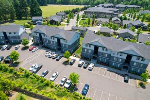 Hickory Hollow Apartments in Albany, OR - Building Photo
