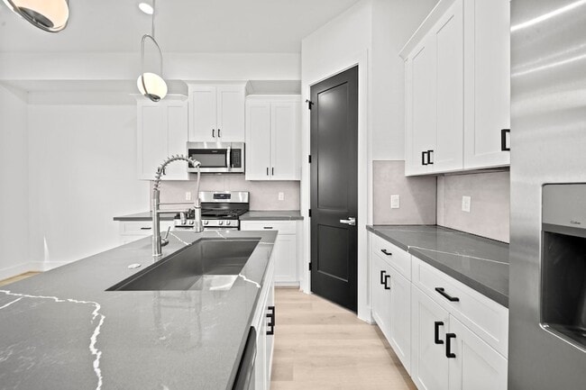 property at 4930 Chennault Rd