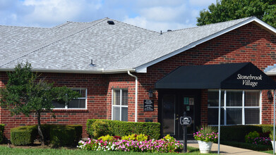 Stonebrook Village in Frisco, TX - Foto de edificio - Building Photo