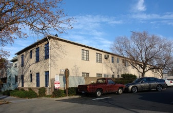 2813 P St in Sacramento, CA - Foto de edificio - Building Photo