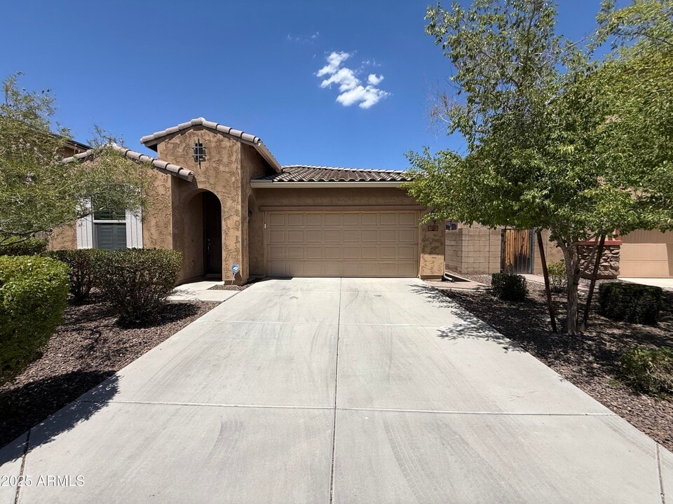 126 E Chelsea Ln in Gilbert, AZ - Building Photo