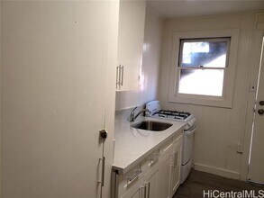 1703 S Beretania St. in Honolulu, HI - Building Photo - Building Photo
