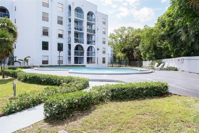 9460 Fontainebleau Blvd