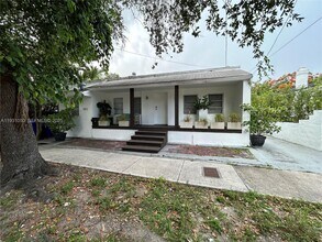 551 NW 41st St in Miami, FL - Building Photo - Building Photo