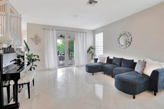 4703 SW 176th Terrace in Miramar, FL - Foto de edificio - Building Photo