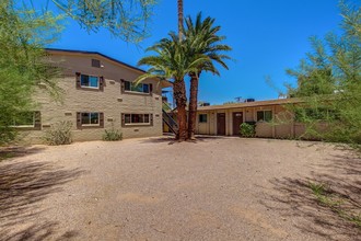 Skyview Apartments in Scottsdale, AZ - Foto de edificio - Building Photo